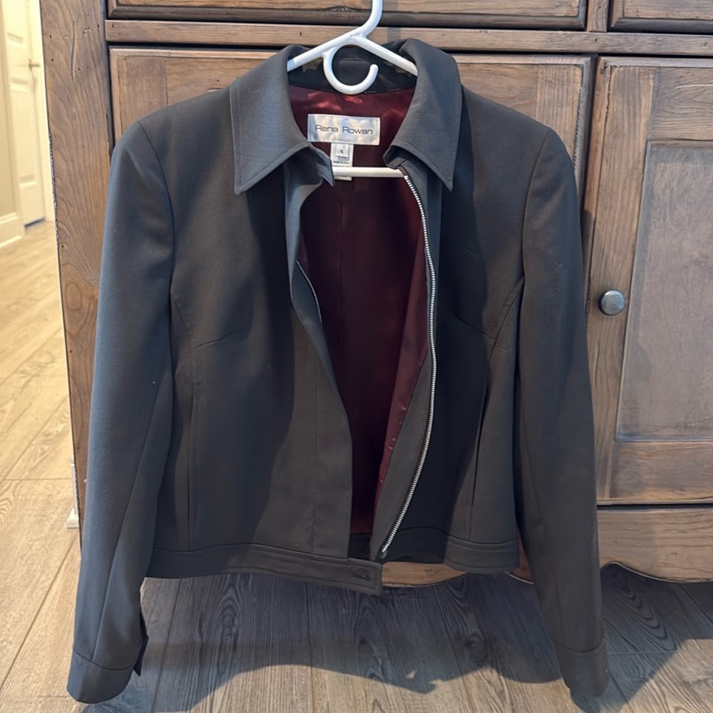 Rena Rowan size 4 gray jacket with maroon lining